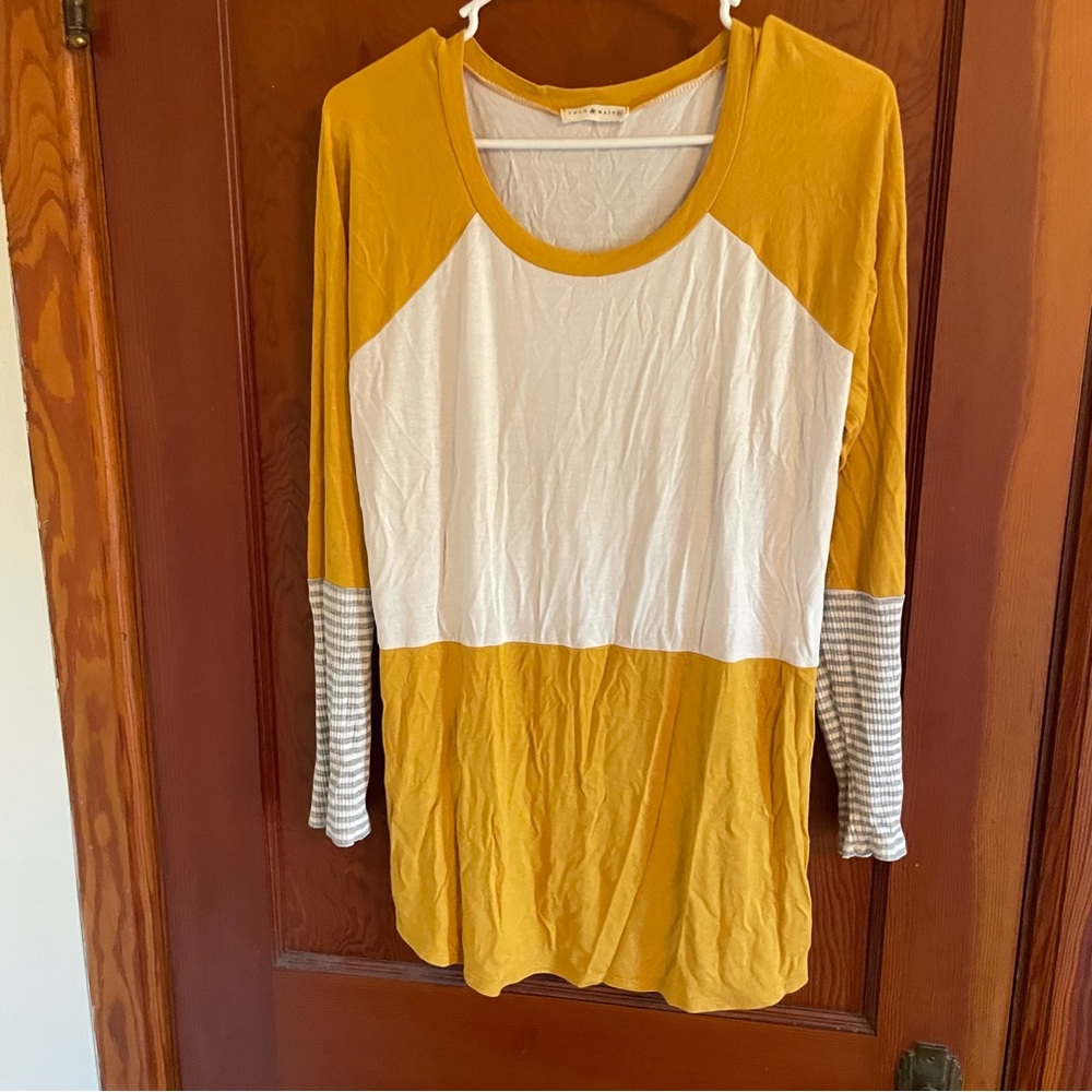 Coco and Main long sleeve top